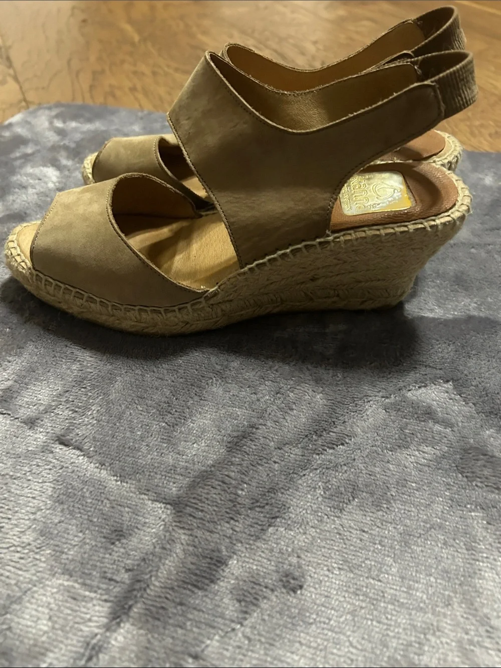 Worn Kanna Made In Spain Tan Suede Espadrille Wedge Sandals like new sz 37